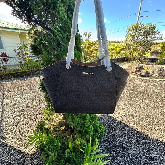 Michael Kors Jet Set Travel Large Chain Tote – Brown (NWT) Retail $558 - Picture 7 of 16